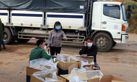 Hai thanh niên trốn trong thùng xe tải để vào Đà Lạt