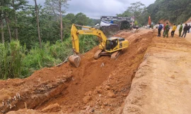 Hai công nhân bị đất vùi lấp, thương vong khi thi công đèo Prenn 