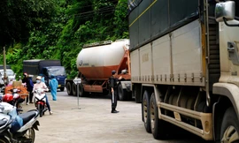 Ùn tắc tại chốt kiểm dịch đèo Chuối