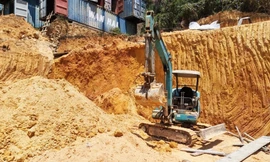 Ta luy cao 3m đổ sập đè chết một thợ hồ ở Đà Lạt