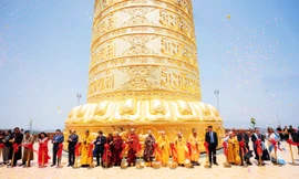 Trao chứng nhận kỷ lục Guinness thế giới cho Bảo tháp Kinh luân ở Lâm Đồng 