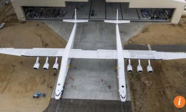 Máy bay lớn nhất thế giới với chiều dài bằng một sân bóng đá. Ảnh AP