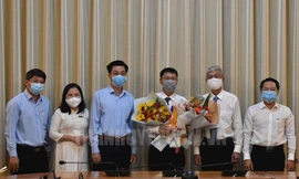 Sau vụ ĐBQH có quốc tịch Síp, TPHCM ‘nhắc’ lãnh đạo DN nhà nước tuân thủ pháp luật