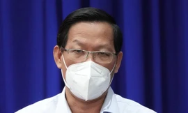 Chủ tịch TPHCM: Xây dựng thế trận ứng phó trong tình huống xuất hiện biến chủng Omicron