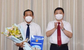 Tân Phó giám đốc Sở Y tế Nguyễn Anh Dũng (trái). Ảnh: Thành ủy TPHCM