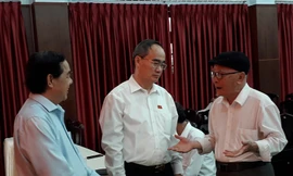 Cử tri lên án việc trục lợi mua sắm máy xét nghiệm COVID-19 