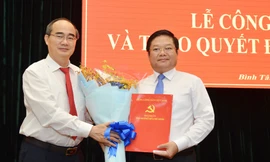 Thành ủy TPHCM trao các quyết định về nhân sự
