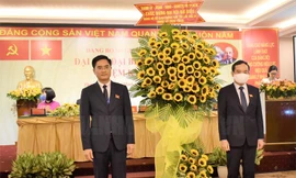 Ông Trần Quang Lâm (trái) tái đắc cử Bí thư Đảng ủy Sở GTVT TPHCM nhiệm kỳ 2020 - 2025. Ảnh: Thành ủy TPHCM