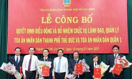 5 nhân sự mới nhận quyết định điều động và bổ nhiệm của Chánh án TAND Tối cao sáng 18/1. Ảnh: Thành ủy TPHCM