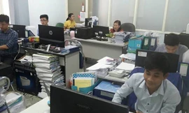 Cán bộ, công chức viên chức TPHCM sẽ bị giảm thu nhập để hỗ trợ cho người nghèo 