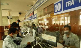 Người dân làm thủ tục hành chính tại trụ sở UBND TP Thủ Đức