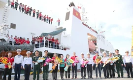 Đại biểu TPHCM thăm cán bộ chiến sĩ và nhân dân Trường Sa, nhà giàn DK1