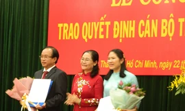 Trao quyết định thành lập Đảng bộ Thành phố Thủ Đức