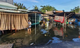 Triều cường 'nhấn chìm' nhiều nhà dân: TPHCM cảnh báo khẩn