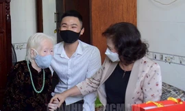 Chủ tịch Quốc Hội thăm các Mẹ Việt Nam anh hùng, Anh hùng lực lượng vũ trang 