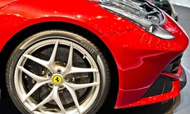 Chuyện về bộ lốp siêu xe Ferrari F12 Berlinetta