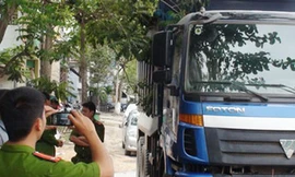 Đến lượt xe ben chở đất bốc cháy