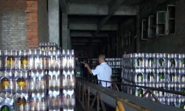 6 người bị bắt trong vụ làm bia giả chứa chất gây ung thư