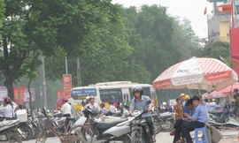 Siêu thị chiếm cả đường xe buýt