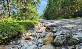 'Con đường đau khổ' chi chít ổ voi, ổ gà ở thủ phủ khoáng sản của Nghệ An