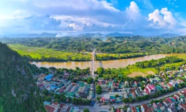 Cầu trăm tỉ làm xong phải rào lại vì "chưa có" đường dẫn