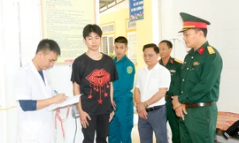 Chàng trai mồ côi viết đơn tình nguyện đi nghĩa vụ quân sự