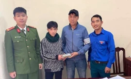 Nhặt được số tiền lớn, nam sinh lớp 9 báo công an tìm người đánh rơi 