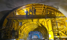 Nhộn nhịp trên công trường cao tốc Bắc - Nam ngày cuối năm