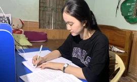 Nỗ lực đáng khâm phục của nữ sinh trường giáo dục thường xuyên đạt thủ khoa học sinh giỏi