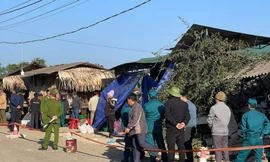 Hiện trường vụ xe tải tông cửa hàng tạp hóa khiến 6 người tử vong