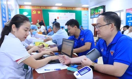 Thanh niên, người lao động xứ Nghệ 'trao giọt hồng - trao yêu thương'