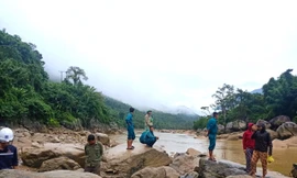 Lật bè khi đi hái măng, người đàn ông tử vong