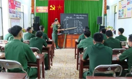 Lớp học tiếng Mông của cán bộ, chiến sĩ quân hàm xanh