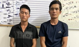 Ra đường lúc rạng sáng, cô gái bị hai tên cướp đạp ngã xe rồi lấy tài sản