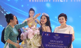 Nữ sinh 16 tuổi giành giải Hoa khôi thanh lịch thành phố Vinh