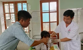 Mâu thuẫn chuyện gia đình, cháu bé 11 tuổi ăn lá ngón tự tử