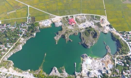 Nguy hiểm từ hồ nước sâu tại mỏ đá bỏ hoang, dân nơm nớp lo xảy ra tai nạn