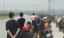 Hàng trăm người tìm kiếm cụ ông rơi xuống sông Đào mất tích