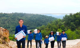 Ấm lòng bữa cơm tình nguyện trên công trường đường điện 500kV mạch 3