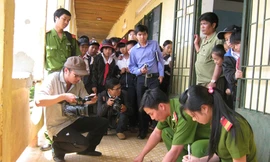 Mang dao đi học, đâm bạn tử vong