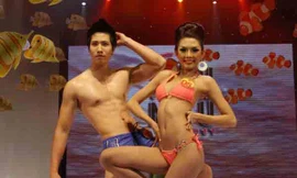 Trình diễn Bikini nóng bỏng đêm chung kết Siêu mẫu 2011