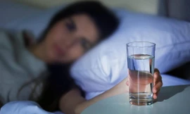 Luôn cảm thấy khát, do mùa hè hay do bệnh?