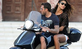 Bồ mới Vieri hớ hênh, lộ hàng… kiểu mới