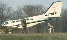 Phi công đột tử, cụ bà 80 tuổi cầm lái hạ cánh