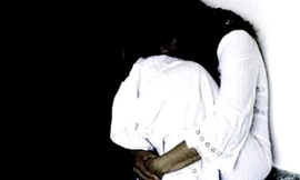 Nam sinh lớp 8 hiếp dâm 'đàn chị'