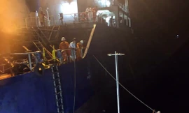 Cứu thành công 8 thuyền viên trôi dạt trên biển Khánh Hoà