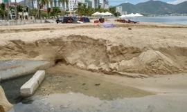 Nước thải bốc mùi hôi thối xả xuống biển Nha Trang