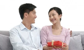 Cay đắng vì bị bạn trai đòi quà khi chia tay