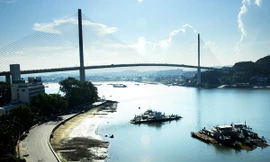 Cầu Bãi Cháy (Quảng Ninh) được xây dựng bằng vốn vay ODA, đang phát huy hiệu quả. Ảnh: Hồng Vĩnh