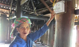 EVN sửa điện miễn phí cho người nghèo